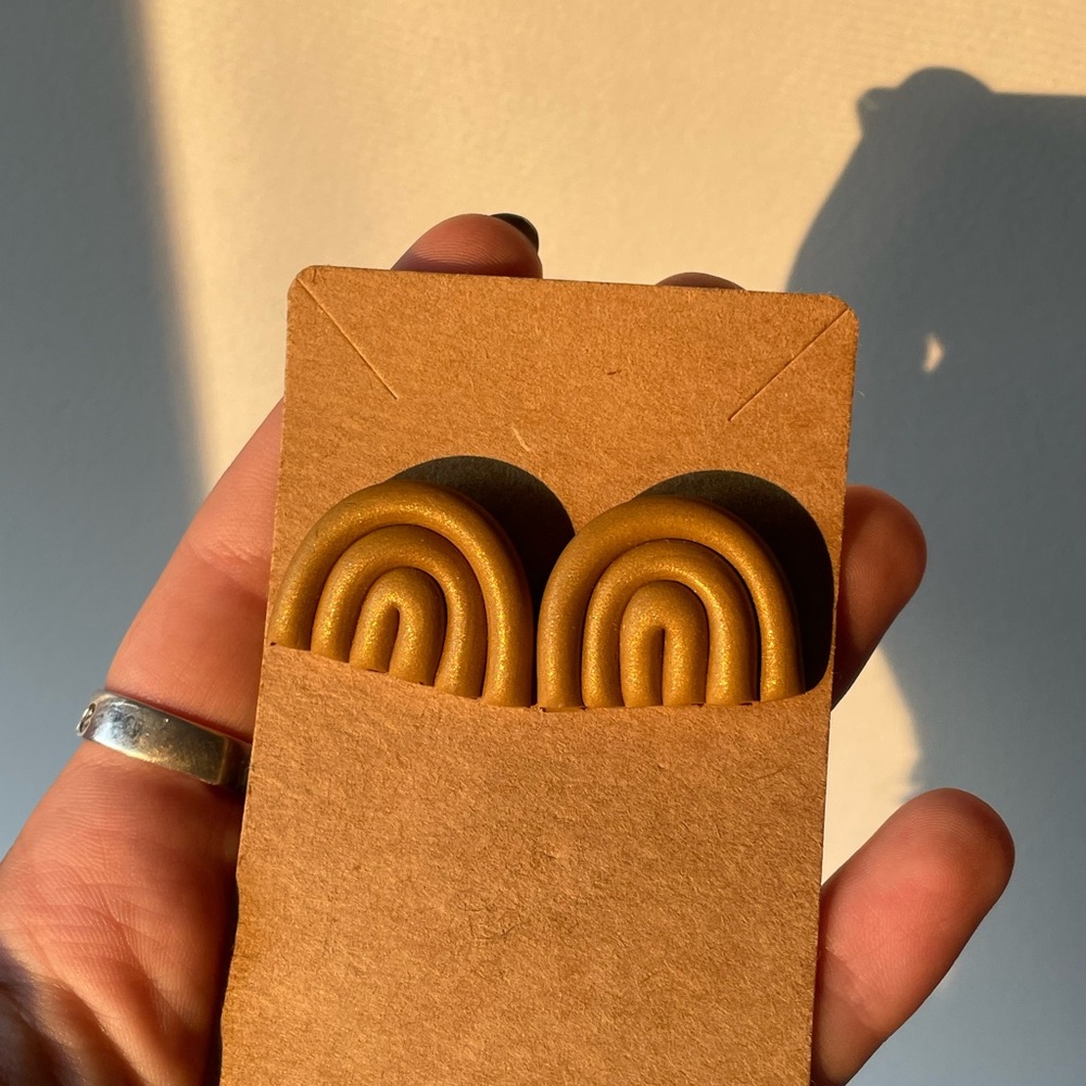 gold studs